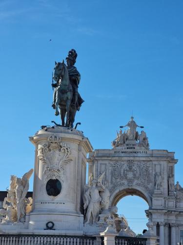 Η αψίδα Rua Augusta και το άγαλμα του King Joseph I στην Praça do Comércio